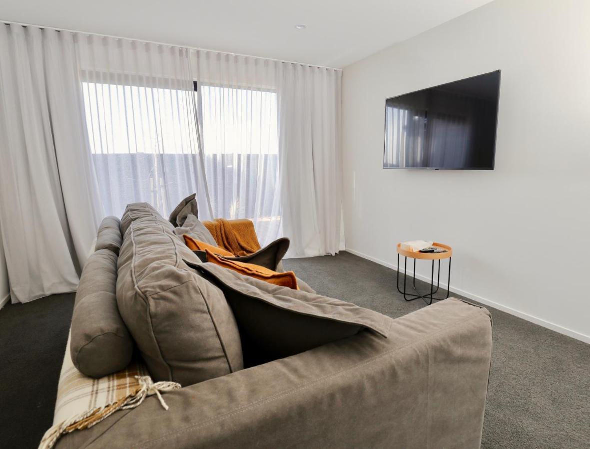 Lake House - Te Anau Holiday Home Bagian luar foto