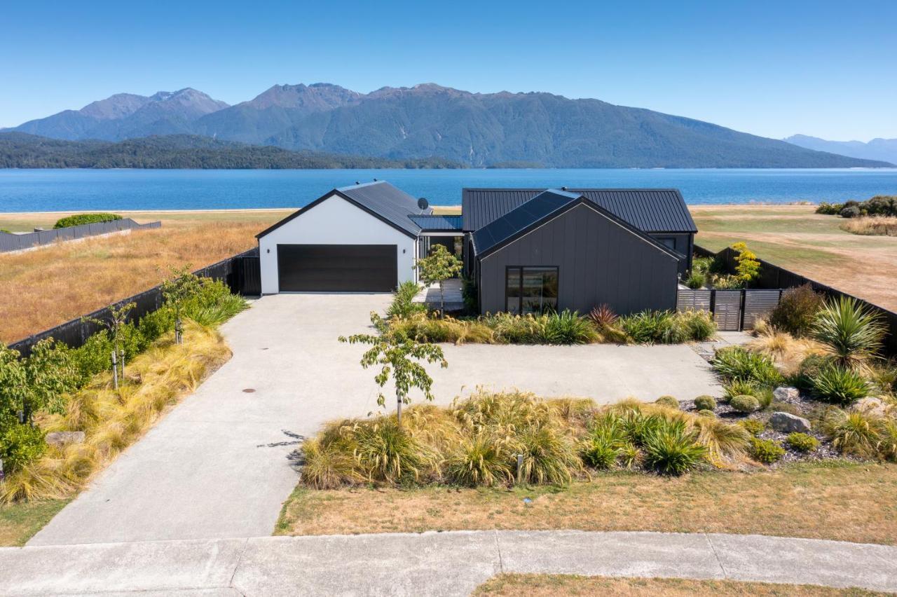 Lake House - Te Anau Holiday Home Bagian luar foto